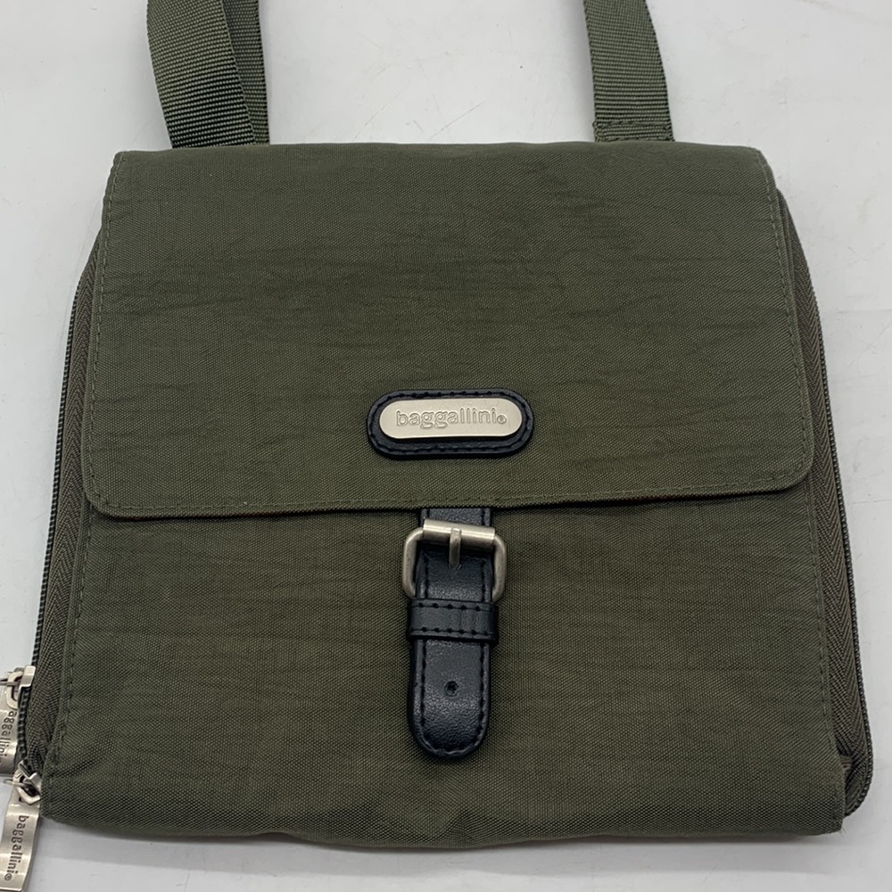 Baggalini Dark Green Nylon Lightweight Travel Bag with built in wallet MCB3617 - Picture 2 of 9